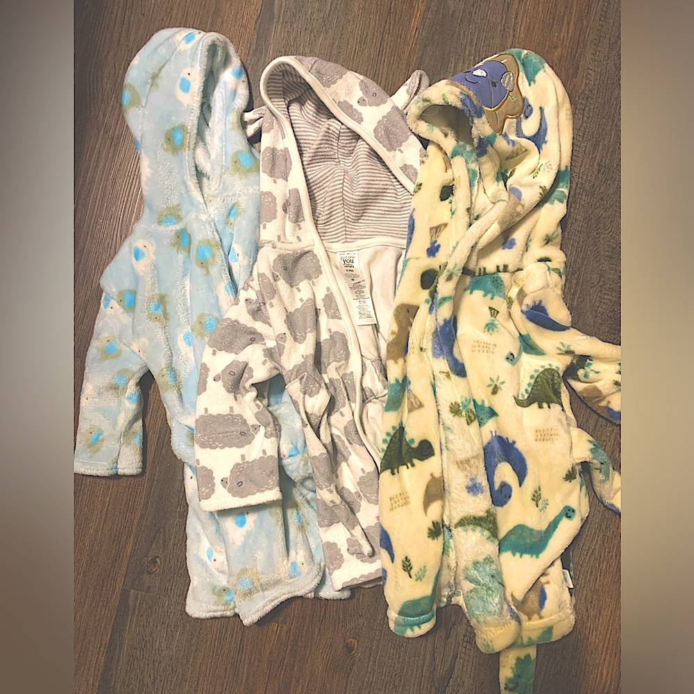 Set of 3 baby robes 0-12 month. Never used